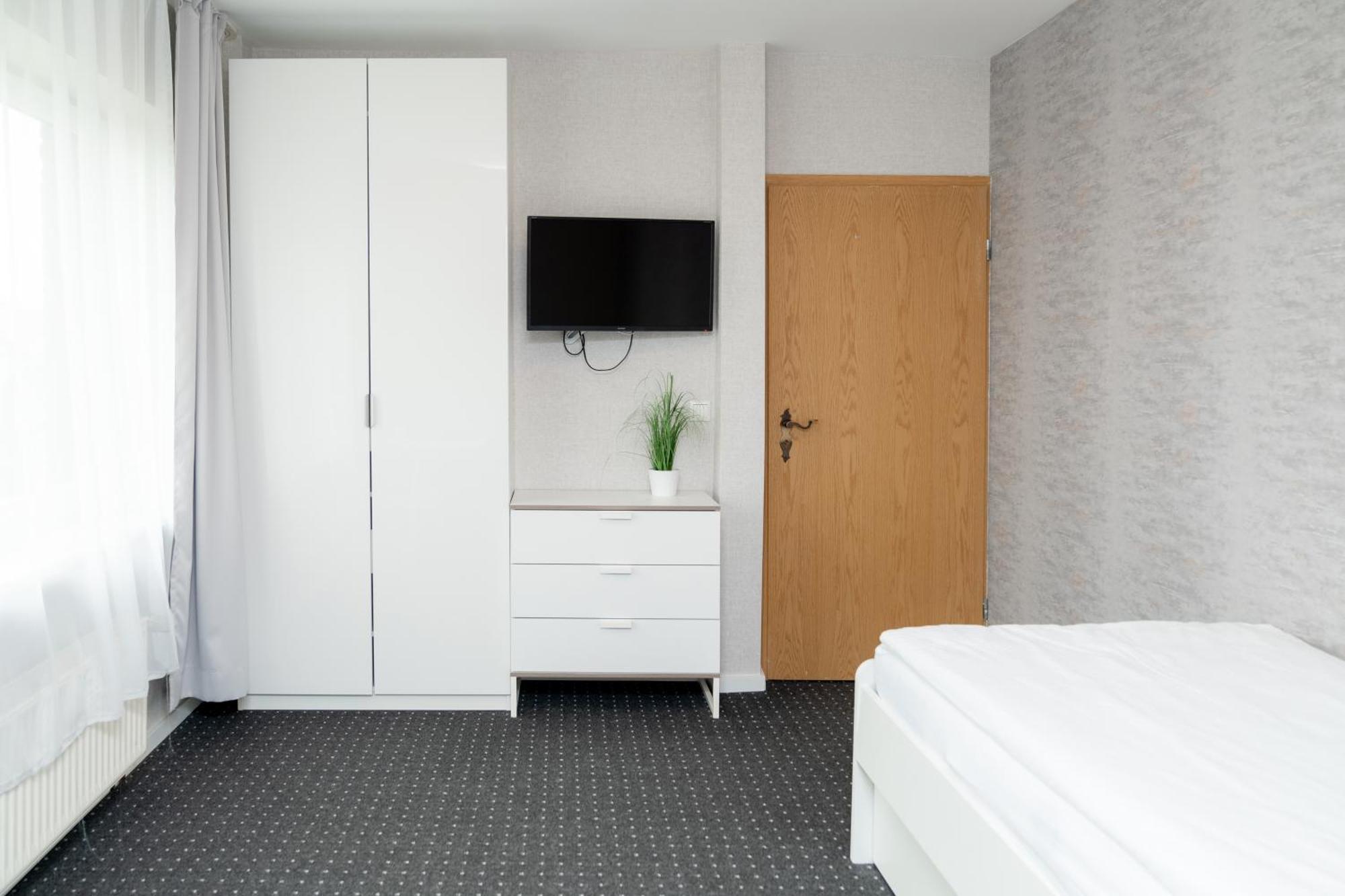 Hotel Zum Hahn Garbsen Εξωτερικό φωτογραφία